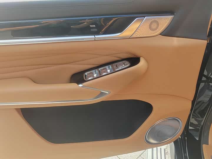 Фото 15 - Tank 500 Hybrid