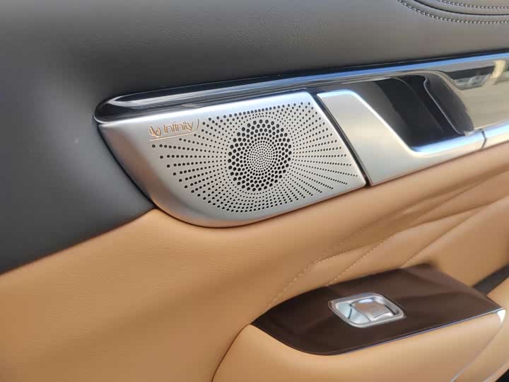 Фото 16 - Tank 500 Hybrid