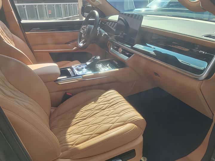 Фото 5 - Tank 500 Hybrid