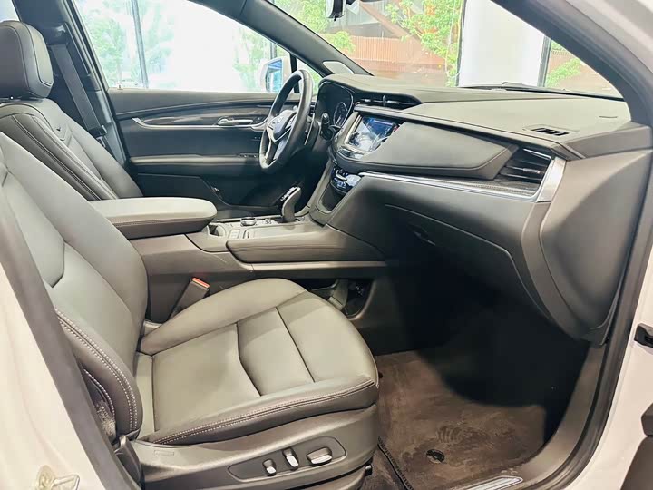 Фото 11 - Cadillac XT5