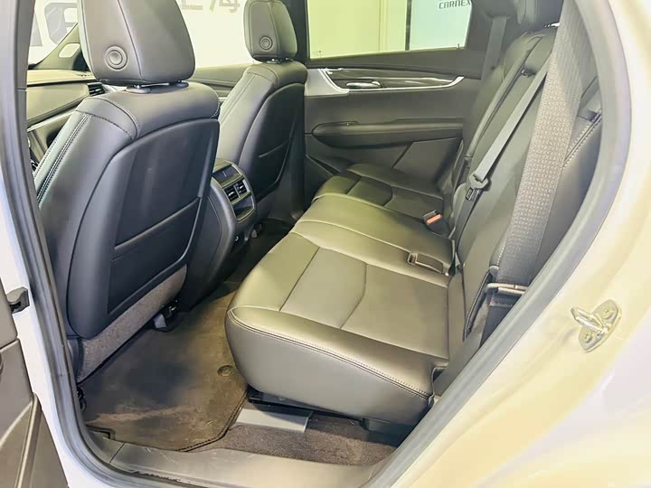 Фото 12 - Cadillac XT5