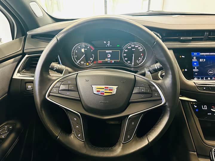 Фото 15 - Cadillac XT5