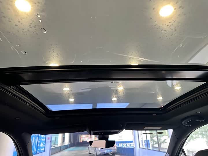 Фото 18 - Cadillac XT5