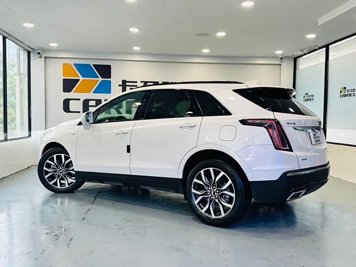 Фото 8 - Cadillac XT5