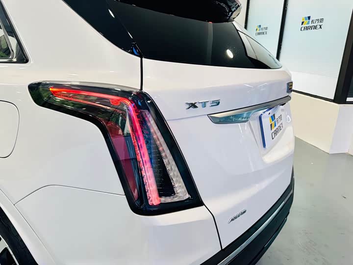 Фото 9 - Cadillac XT5