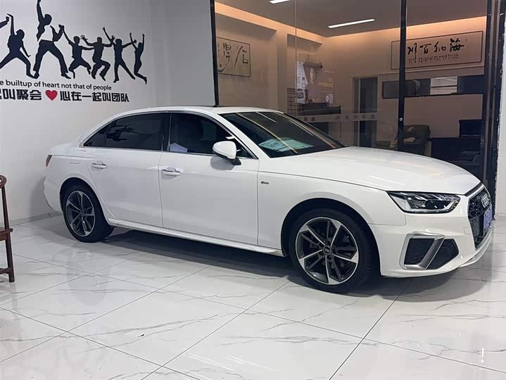 Фото 4 - Audi A4L