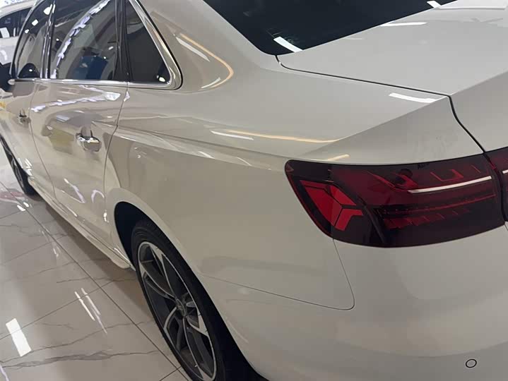 Фото 5 - Audi A4L