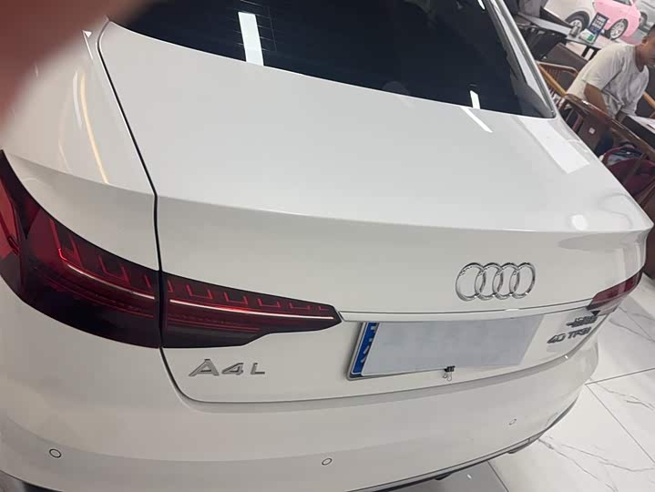 Фото 6 - Audi A4L