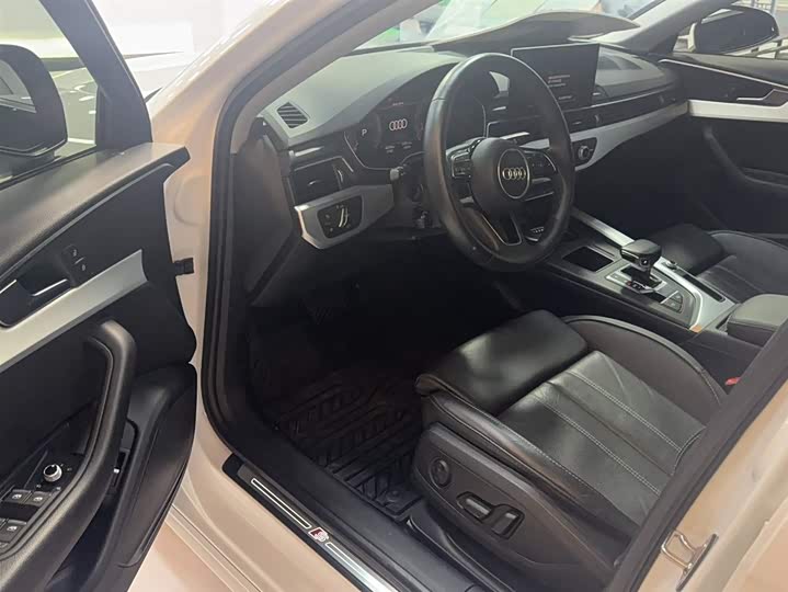 Фото 8 - Audi A4L