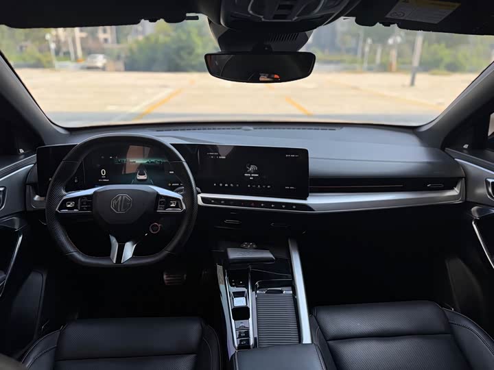 Фото 11 - MG Motor One