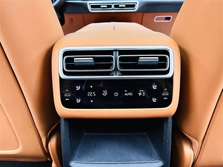 Фото 16 - LiXiang L6