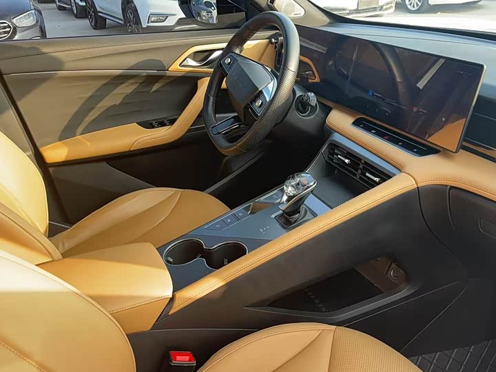 Фото 4 - Roewe RX5