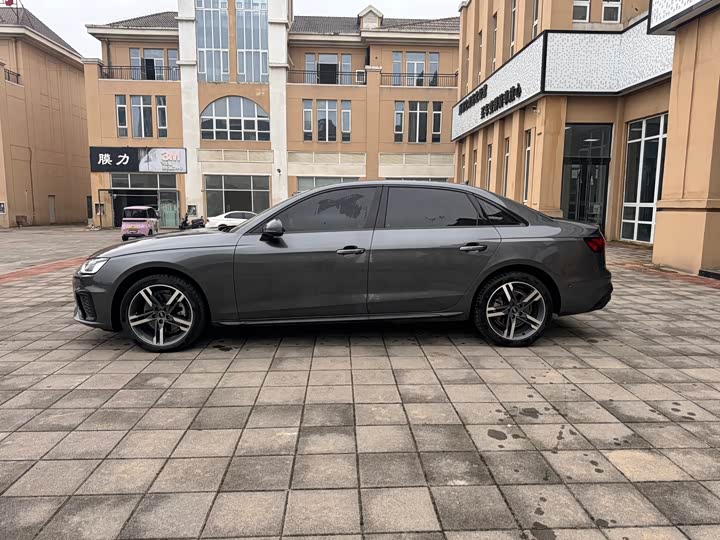 Фото 2 - Audi A4L