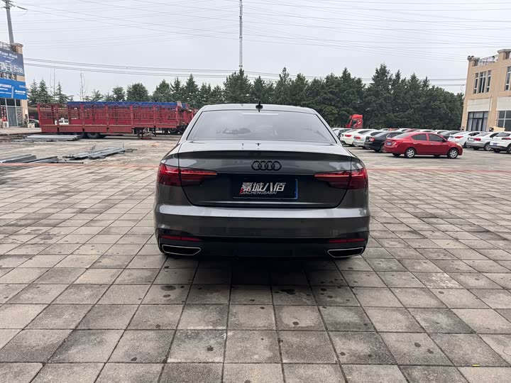 Фото 4 - Audi A4L