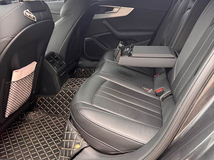 Фото 6 - Audi A4L