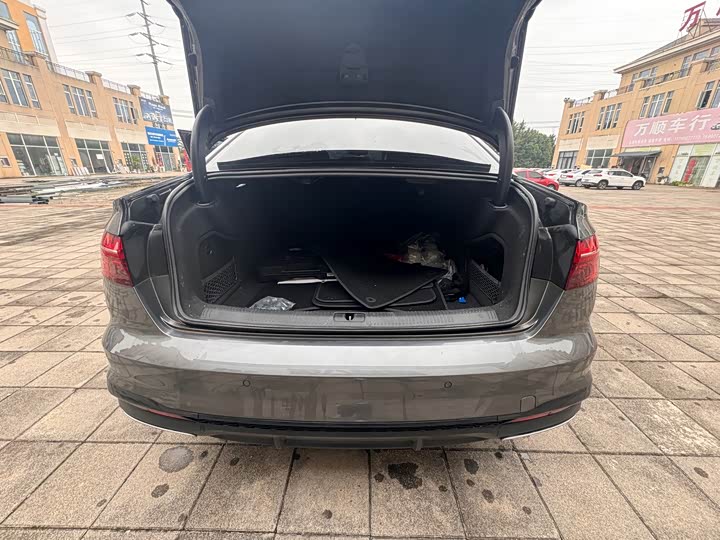 Фото 8 - Audi A4L