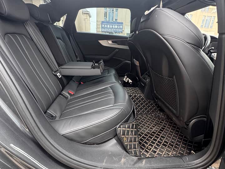 Фото 9 - Audi A4L