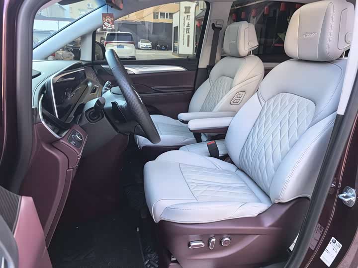 Фото 11 - Buick GL8 ES