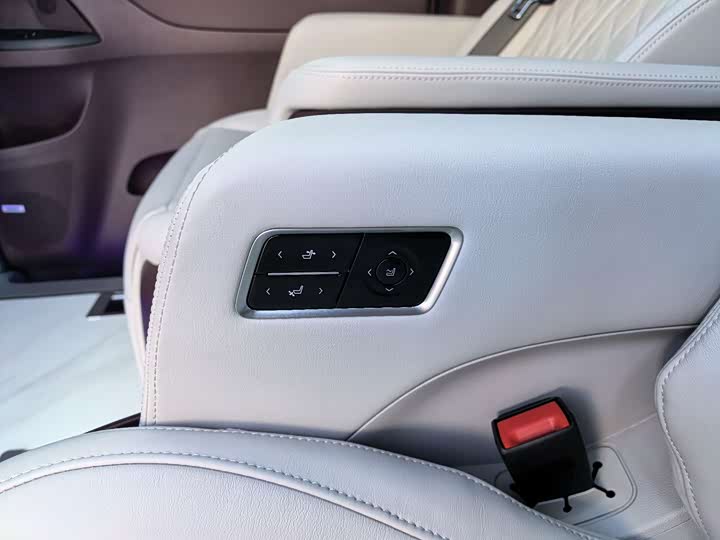 Фото 20 - Buick GL8 ES