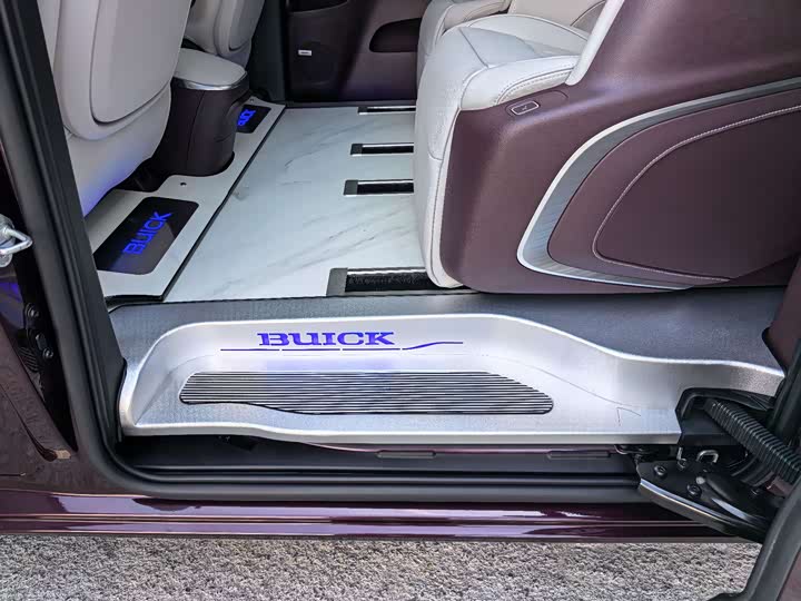 Фото 24 - Buick GL8 ES