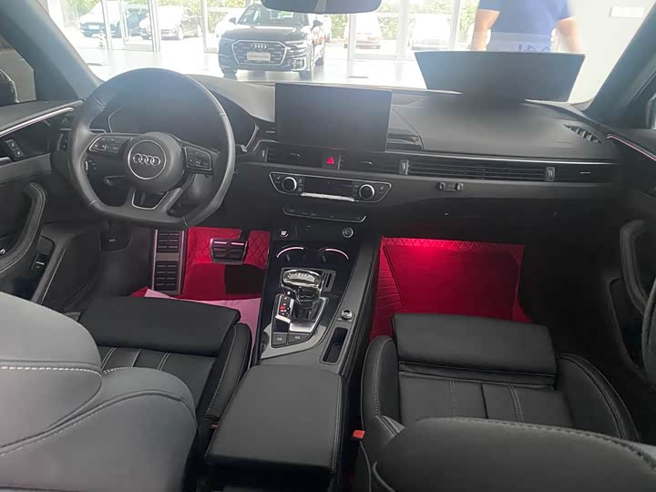 Фото 11 - Audi A4L