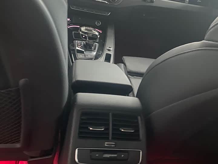 Фото 12 - Audi A4L