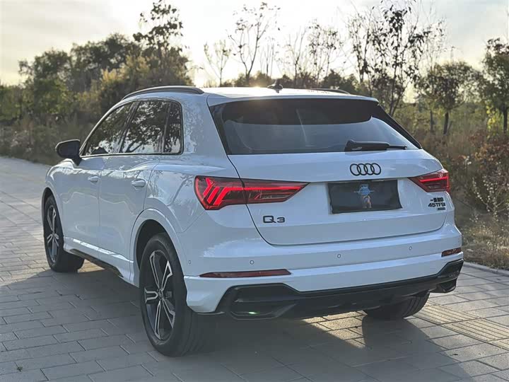 Фото 8 - Audi Q3
