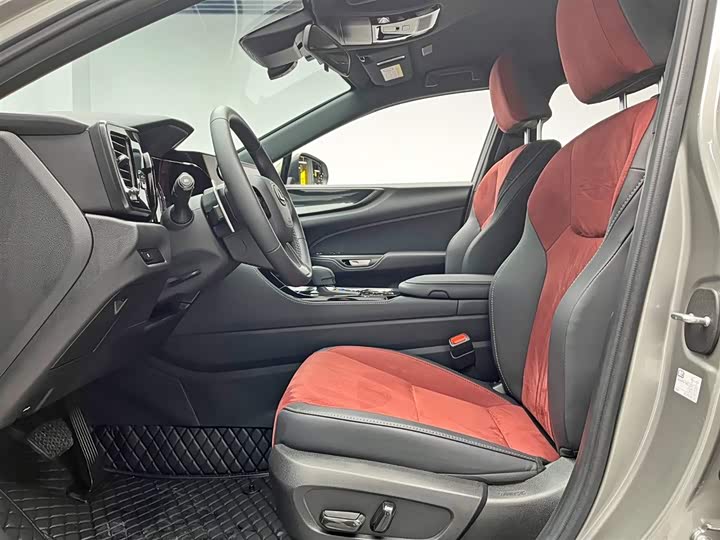 Фото 16 - Lexus NX