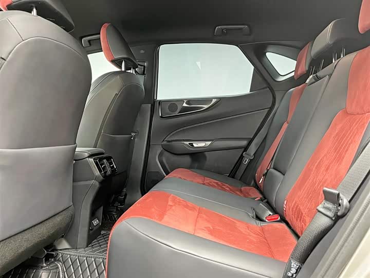 Фото 17 - Lexus NX