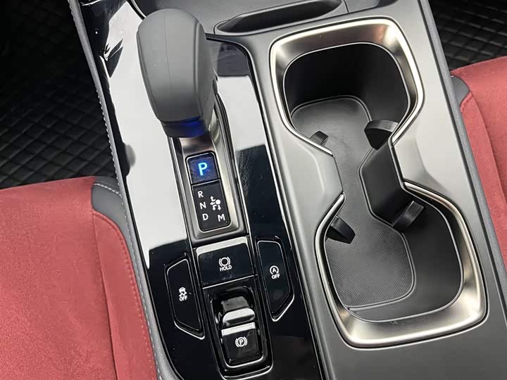 Фото 22 - Lexus NX