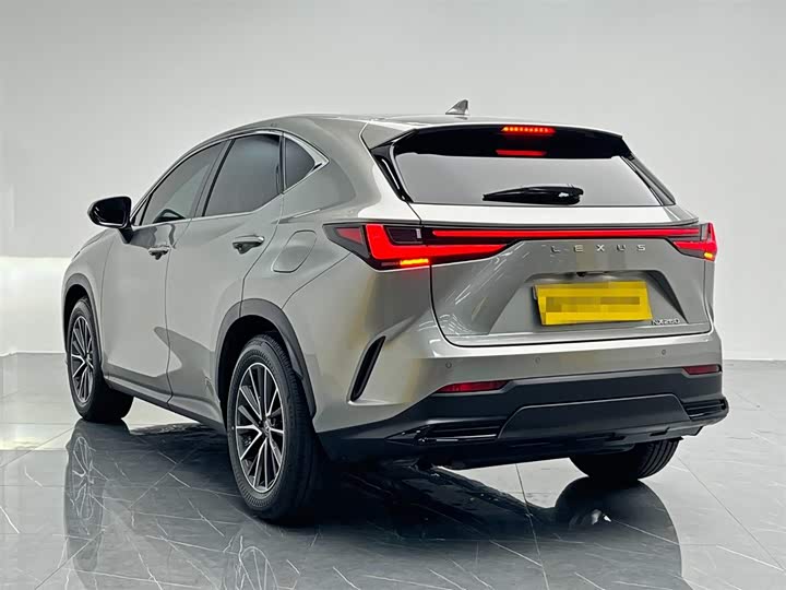 Фото 4 - Lexus NX