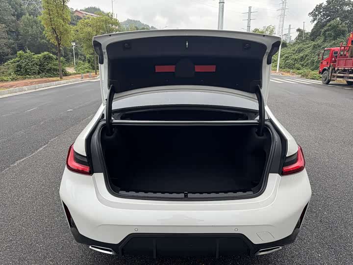 Фото 17 - BMW 3 Series