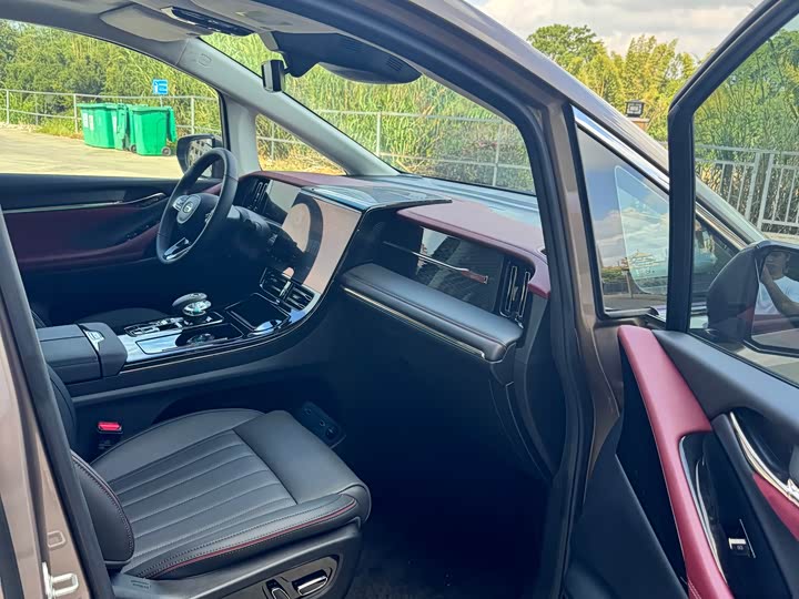 Фото 4 - GAC Trumpchi E9