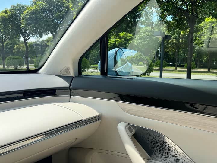 Фото 11 - Luxeed R7