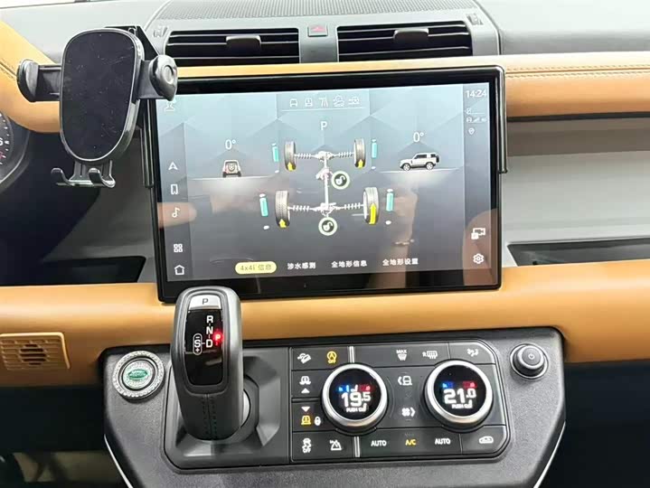 Фото 10 - Land Rover Defender