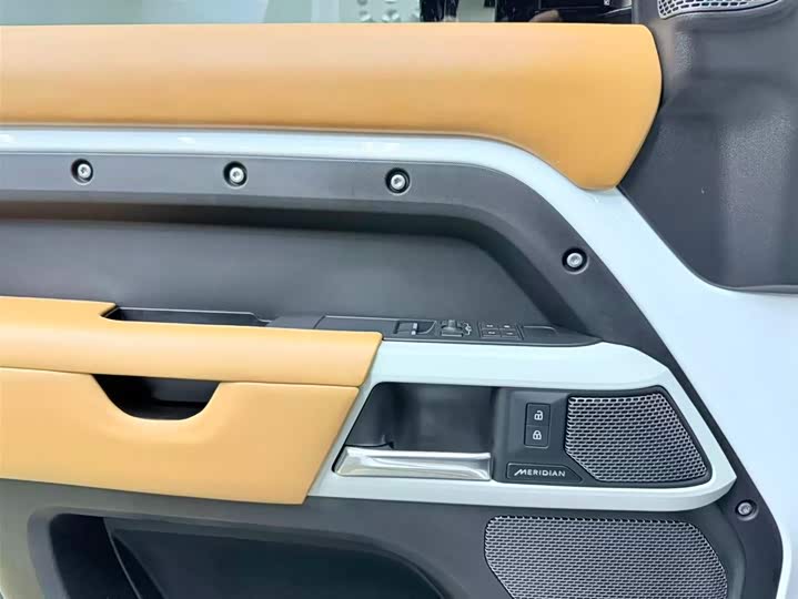 Фото 14 - Land Rover Defender