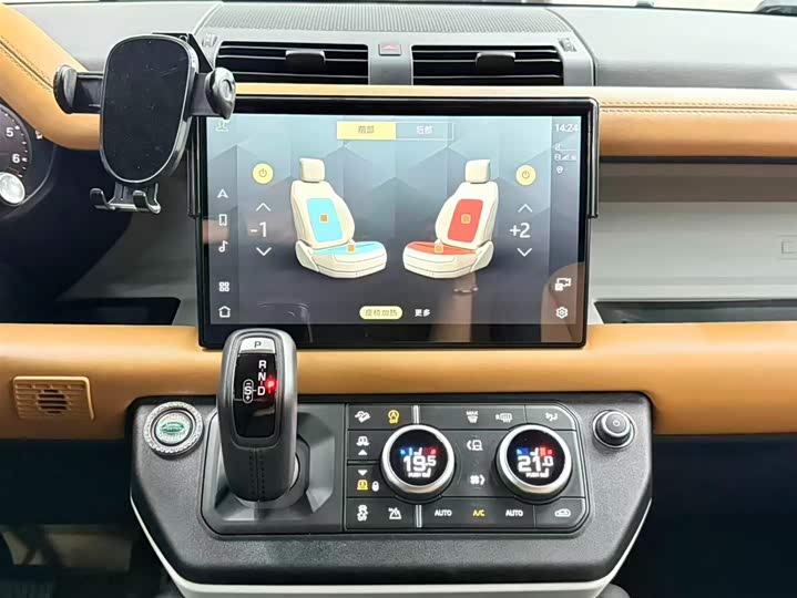 Фото 9 - Land Rover Defender