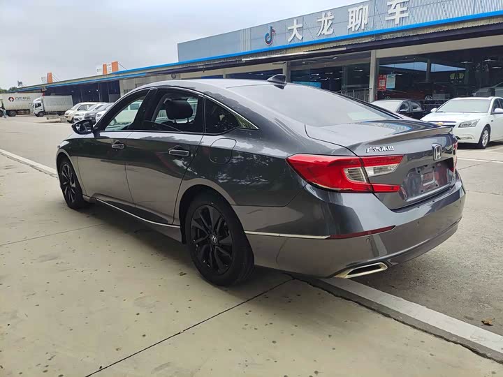 Фото 7 - Honda Accord