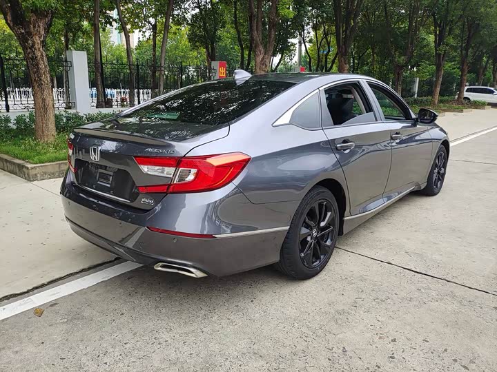 Фото 8 - Honda Accord