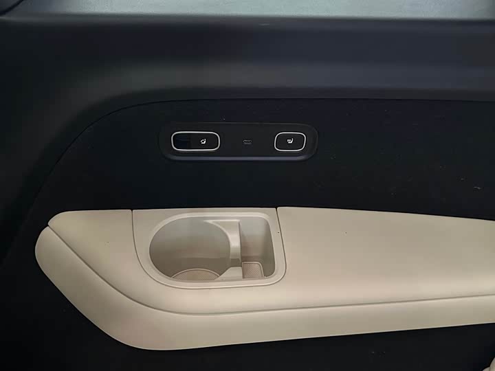 Фото 13 - LiXiang L9