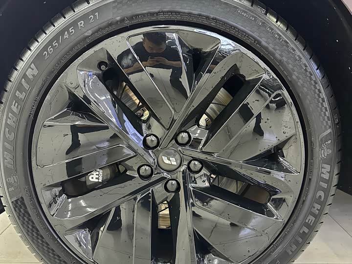 Фото 14 - LiXiang L9