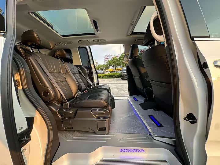 Фото 24 - Honda Odyssey