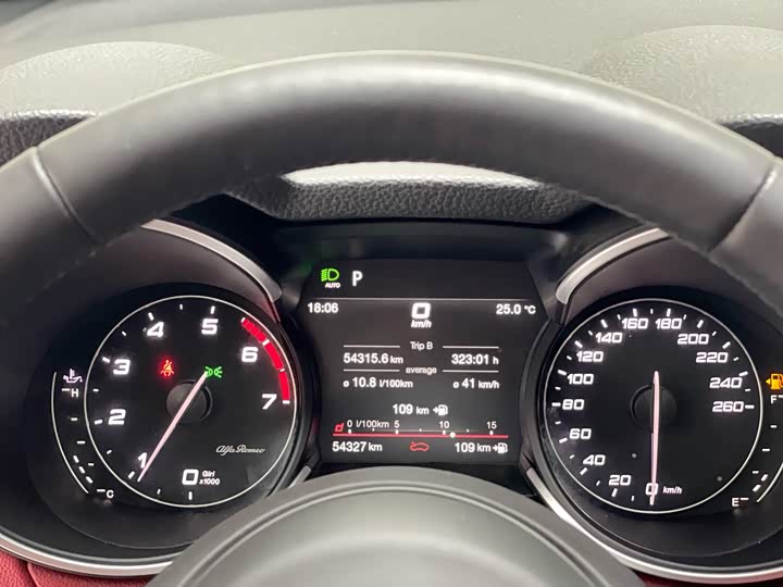 Фото 16 - Alfa Romeo Stelvio