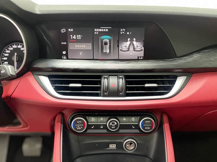 Фото 23 - Alfa Romeo Stelvio