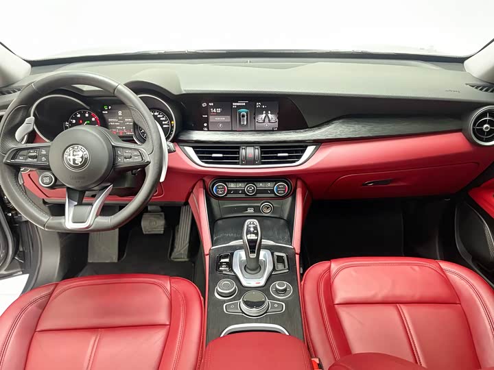 Фото 25 - Alfa Romeo Stelvio