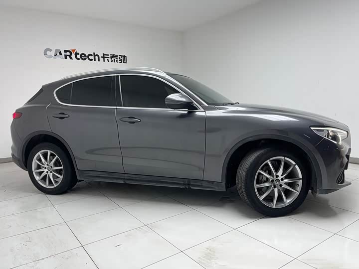 Фото 4 - Alfa Romeo Stelvio