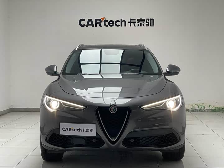Фото 9 - Alfa Romeo Stelvio