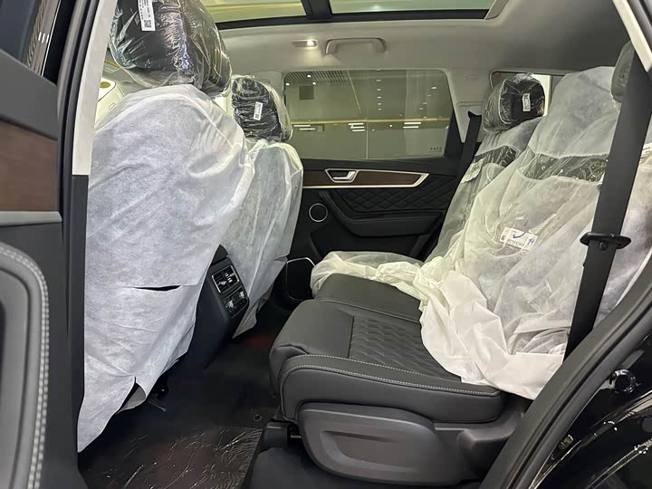 Фото 12 - Hongqi HS7