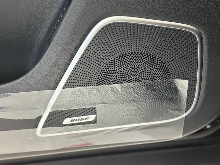 Фото 13 - Hongqi HS7