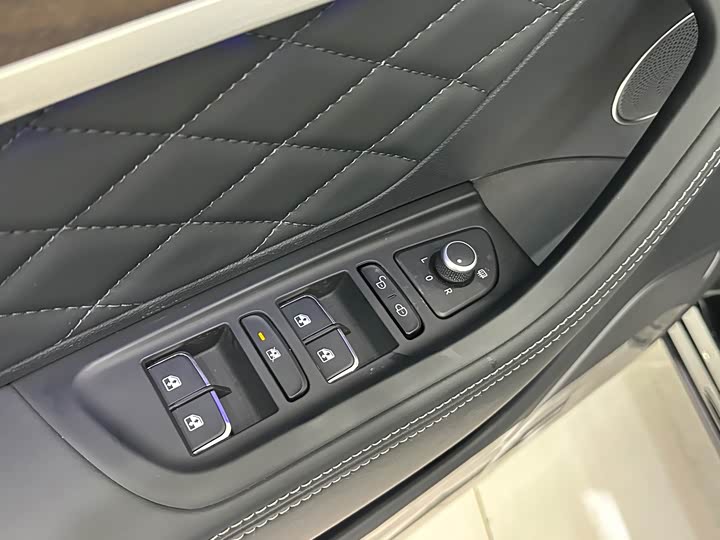 Фото 6 - Hongqi HS7